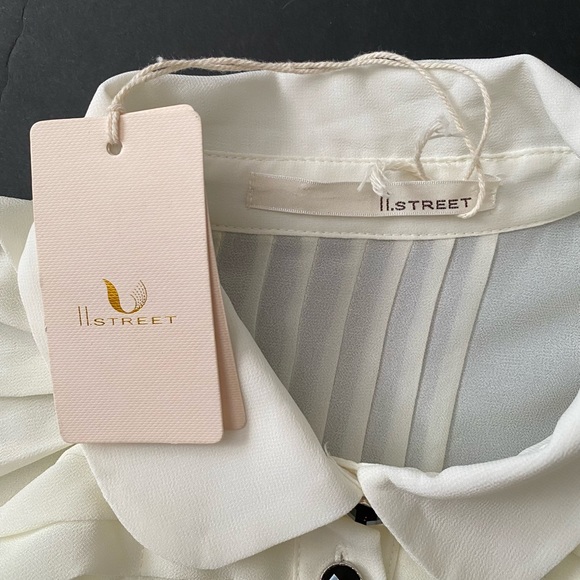 ll. Street Ivory Blouse Button Down Ruffled Women’s S-M - Picture 4 of 12